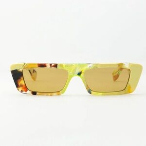 Brand New, never worn Gucci Sunglasses.